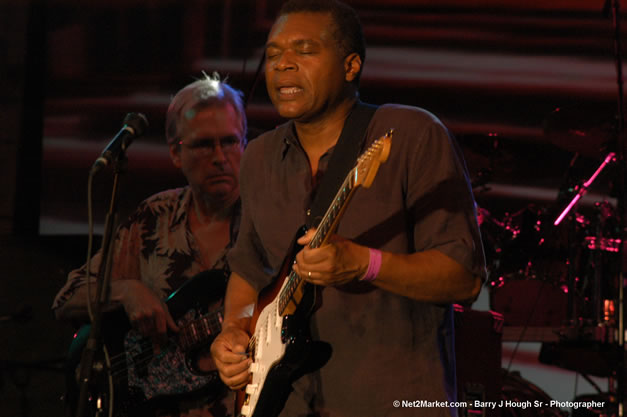 The Robert Cray Band @ The Aqueduct on Rose Hall - Friday, January 26, 2007 - 10th Anniversary - Air Jamaica Jazz & Blues Festival 2007 - The Art of Music - Tuesday, January 23 - Saturday, January 27, 2007, The Aqueduct on Rose Hall, Montego Bay, Jamaica - Negril Travel Guide, Negril Jamaica WI - http://www.negriltravelguide.com - info@negriltravelguide.com...!