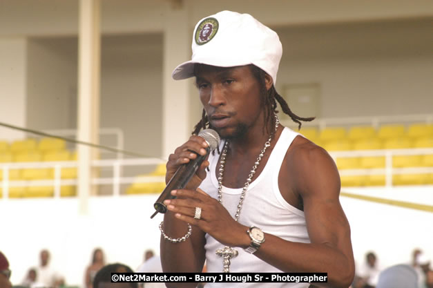 Jah Cure - Cure Fest 2007 - Longing For Concert at Trelawny Multi Purpose Stadium, Trelawny, Jamaica - Sunday, October 14, 2007 - Cure Fest 2007 October 12th-14th, 2007 Presented by Danger Promotions, Iyah Cure Promotions, and Brass Gate Promotions - Alison Young, Publicist - Photographs by Net2Market.com - Barry J. Hough Sr, Photographer - Negril Travel Guide, Negril Jamaica WI - http://www.negriltravelguide.com - info@negriltravelguide.com...!