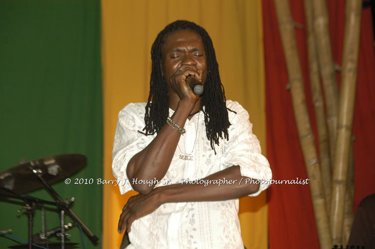 Chaka Demus & Pliers - Live In Concert @ Negril Escape Resort and Spa, December 8, 2009, One Love Drive, West End, Negril, Westmoreland, Jamaica W.I. - Photographs by Net2Market.com - Barry J. Hough Sr, Photographer/Photojournalist - Negril Travel Guide, Negril Jamaica WI - http://www.negriltravelguide.com - info@negriltravelguide.com...!