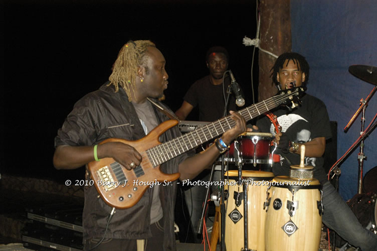 Etana - Live In Concert - One Love Reggae Concert Series 09/10 @ Negril Escape Resort and Spa, December 22, 2009, One Love Drive, West End, Negril, Westmoreland, Jamaica W.I. - Photographs by Net2Market.com - Barry J. Hough Sr, Photographer/Photojournalist - Negril Travel Guide, Negril Jamaica WI - http://www.negriltravelguide.com - info@negriltravelguide.com...!