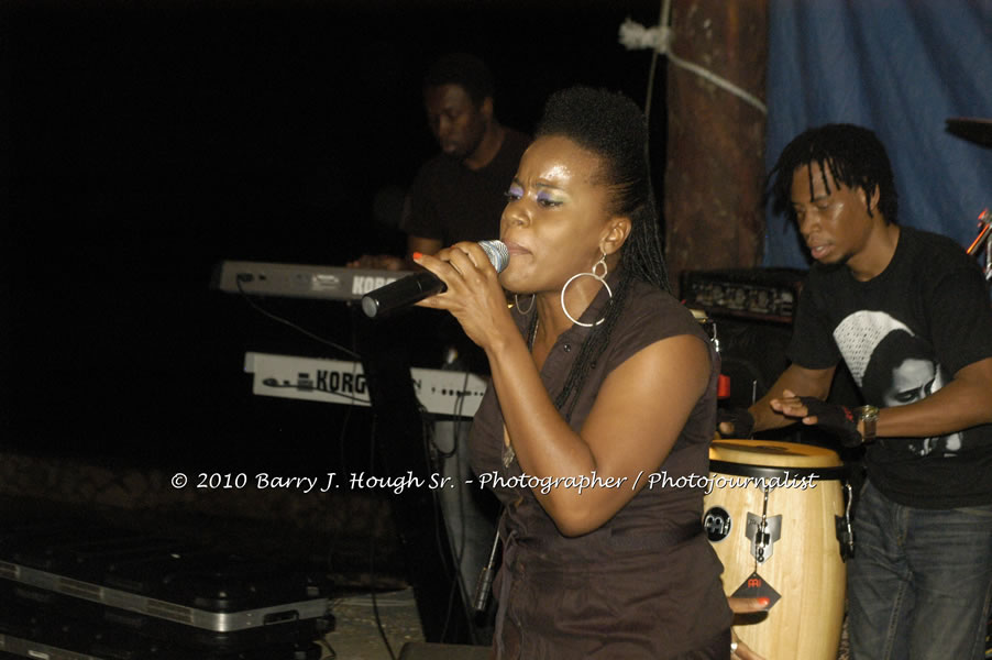 Etana - Live In Concert - One Love Reggae Concert Series 09/10 @ Negril Escape Resort and Spa, December 22, 2009, One Love Drive, West End, Negril, Westmoreland, Jamaica W.I. - Photographs by Net2Market.com - Barry J. Hough Sr, Photographer/Photojournalist - Negril Travel Guide, Negril Jamaica WI - http://www.negriltravelguide.com - info@negriltravelguide.com...!