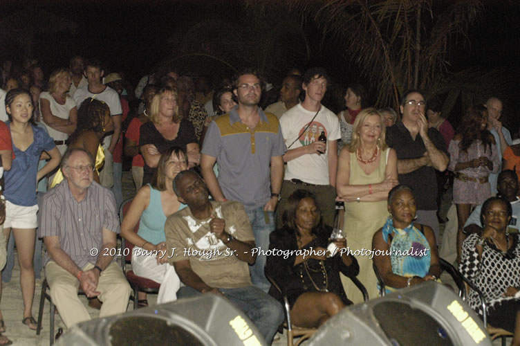 Marcia Griffiths & Edge Michael - Live In Concert - One Love Reggae Concert Series 09/10 @ Negril Escape Resort and Spa, December 29, 2009, One Love Drive, West End, Negril, Westmoreland, Jamaica W.I. - Photographs by Net2Market.com - Barry J. Hough Sr, Photographer/Photojournalist - Negril Travel Guide, Negril Jamaica WI - http://www.negriltravelguide.com - info@negriltravelguide.com...!