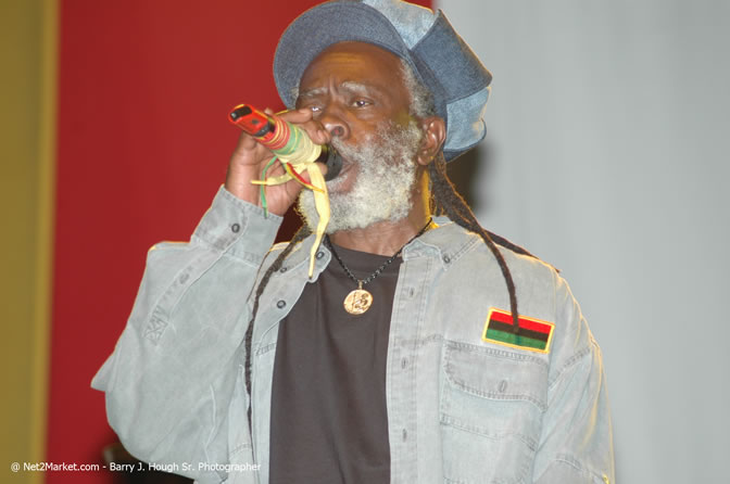 Burning Spear's - Tru Juice Rebel Salute 2006 - Reggae's Premiere Roots Festival - Pre-Show Venue Photos -Port Kaiser Sports Club, Saturday, January 14, 2006 - Negril Travel Guide, Negril Jamaica WI - http://www.negriltravelguide.com - info@negriltravelguide.com...!