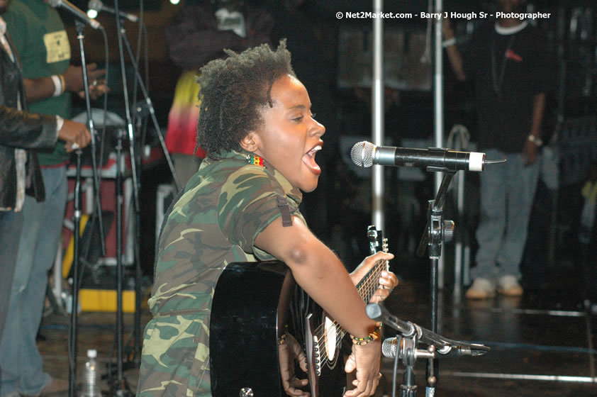 Etana - Smile Jamaica, Nine Miles, St Anns, Jamaica - Saturday, February 10, 2007 - The Smile Jamaica Concert, a symbolic homecoming in Bob Marley's birthplace of Nine Miles - Negril Travel Guide, Negril Jamaica WI - http://www.negriltravelguide.com - info@negriltravelguide.com...!