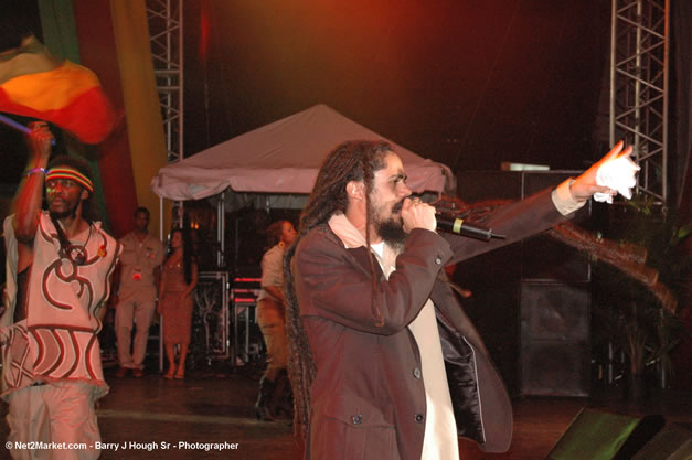 Damian Marley - Red Stripe Reggae Sumfest 2006 - The Summit - Jamaica's Greatest, The World's Best - Saturday, July 22, 2006 - Montego Bay, Jamaica - Negril Travel Guide, Negril Jamaica WI - http://www.negriltravelguide.com - info@negriltravelguide.com...!