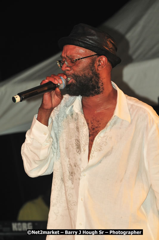 Beres Hammond @ Unite The People An International Reggae Fest, Featuring: Beres Hammond, Coco T, Queen Ifrica, Khalil, Cameal Davis, Iley Dread, Rochelle, Geoffrey Star, Ras Penco, Kool DeLoy, Otis Gayle, J.McKay, Tiney Winey, Venue at Norman Manley Boulevard, Negril, Westmoreland, Jamaica - Saturday, April 4, 2009 - Photographs by Net2Market.com - Barry J. Hough Sr, Photographer/Photojournalist - Negril Travel Guide, Negril Jamaica WI - http://www.negriltravelguide.com - info@negriltravelguide.com...!